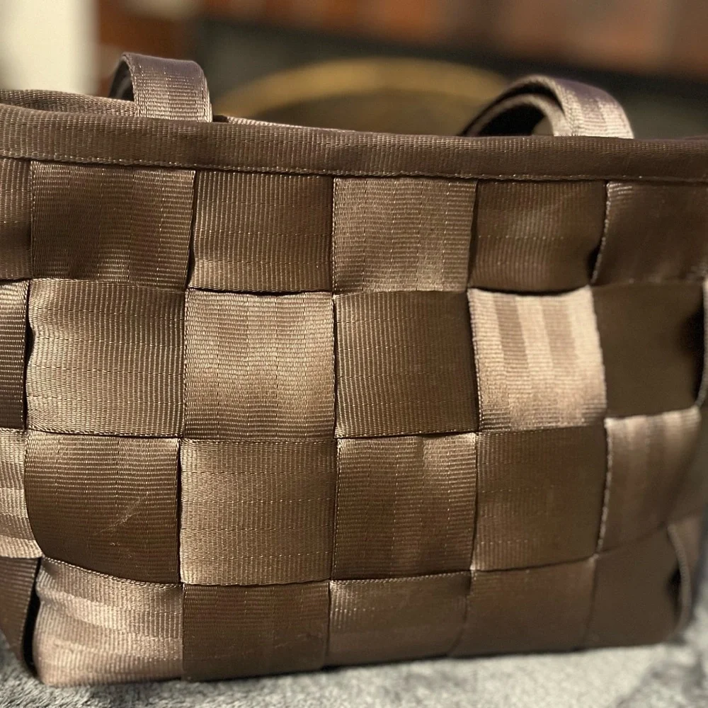 Harvey’s Seatbelt Bag Medium Sized Chocolate Woven Tote - Picture 1 of 15